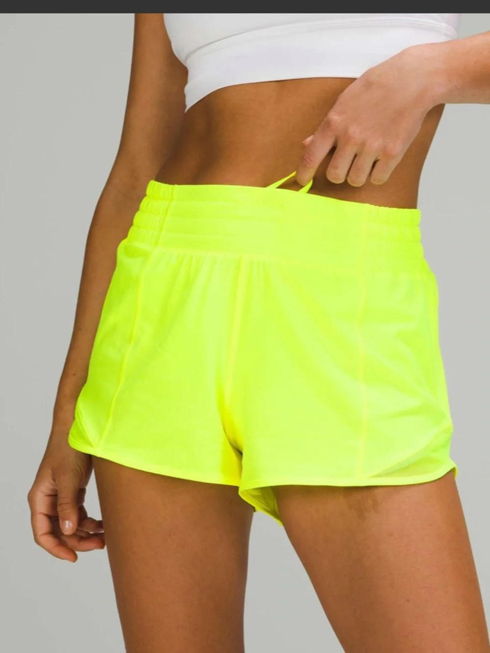 Lululemon Women’s Size 8 Hotty Hot High Rise Short 2.5" Highlight Yellow - Picture 13 of 13